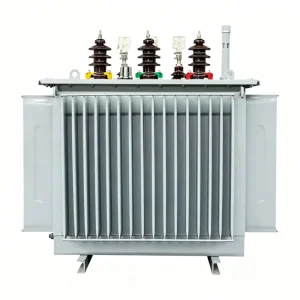 亞威變壓器 30kVA 至 31500kVA 三相液冷配電變壓器機組正面全圖，採用充油式油箱結構、散熱器冷卻板和工業配電元件。.
